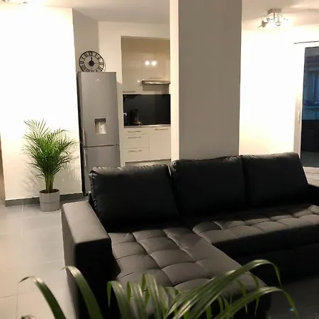 Lägenhet De 110m2 Au Centre De
